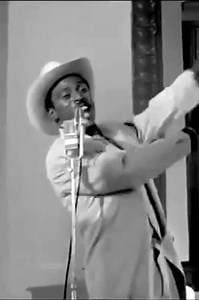 1.1M views · 50K reactions | #VIDEO De la película cubana “El Benny” del año 2006 – QUE BUENO BAILA USTED (momento musical) lo interpreta Renny Arozarena (Benny More) #QueBuenoBailaUsted #ElBenny #BennyMore #Cuba | Salsa Chimpum Callao | Facebook