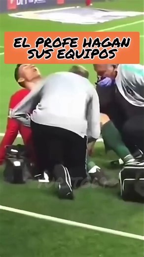 CC El profe nos manda a hacer equipos, mis amigos #memes #futbol #shortvideo #amigos