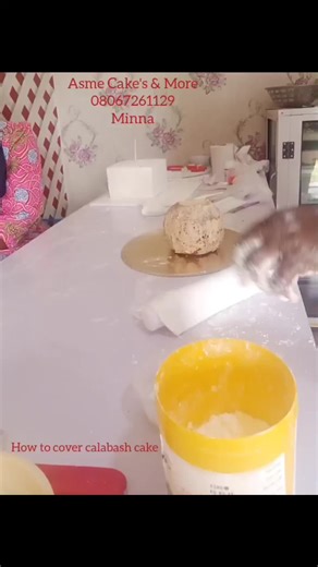 hey guys, this is a tutorial on how to cover a calabash cake, enjoy the BTS #calabashcake #minnabaker #asmecakesnmore #nigeriantiktok #nigeriabakers🇳🇬 #cakevideo #caketutorialvideo #minna #cake #cakevideodaily #tiktokcake