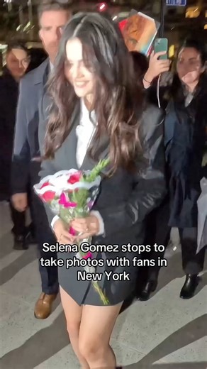 1.5M views · 8.7K reactions | #SelenaGomez loves her fans like a love song.  | E! News | Facebook