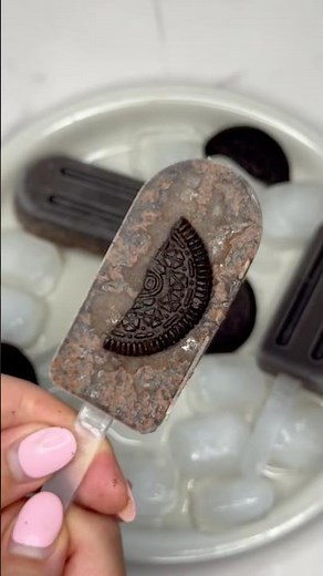 The easiest OREO popsicles❄️