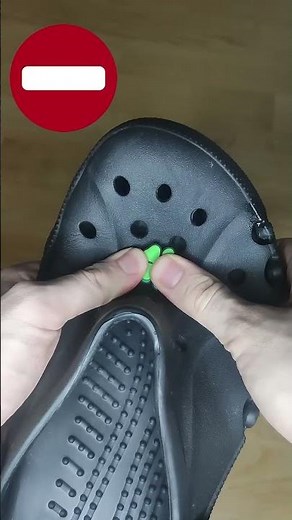 How To Insert And Remove Crocs Jibbitz Charms Correctly!