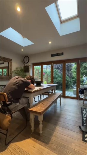 🤖 Why settle for answers when you can get an AI tutor? Curio turns your lecture slides, handwritten notes, and photos into personalised quizzes, flashcards, study plans, Practice Tests you can pick or create, and OpenChat to ask anything, all tailored exactly to how you learn. It breaks down tough concepts step-by-step, quizzes you when you’re ready, and reminds you of what you keep forgetting, all with zero judgement. 📚 Quizzes from your notes 📝 Step-by-step AI feedback ✏️ Smart flashcards �