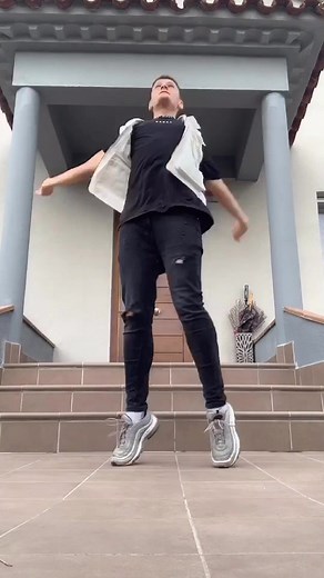 Electric as fuck⚡️ ⚡️ ⚡️ #shuffle #shuffledance #dance #cuttinghsapes