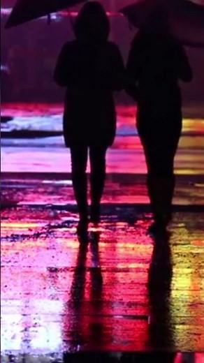 🌧️❤️ Rainy Night Romance – Colorful Reflections & Couple Moments ✨🚶‍♀️🚶‍♂️