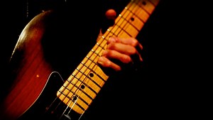 Free mp3 TAB (outro) http://bit.ly/2DUtF9U 🎸 FULL TAB/Notation http://bit.ly/2iL7g5 Guitars in the video: Gibson 335 (1968) Fender Stratocaster (1977) Gibson Les Paul Maduro Brown (2012) More info on 'Trigger' http://www.quistorama.com/music Thanks for sharing! Quist | Quist