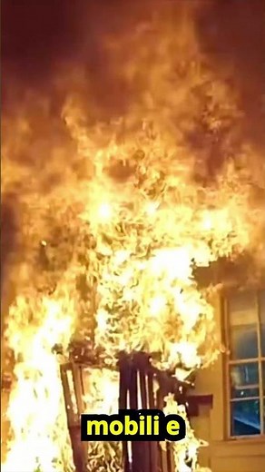 What is a fire flashover and why is it so dangerous? #theupdate #news #flashover