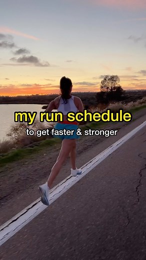 KIM | Running Coach • Tips • Training Plans on Instagram: "🚨SAVE MY SCHEDULE TO GET FASTER🔥 🔥My weekly schedule during speed focus looks like this: ✅Monday- easy run ✅Tuesday- rest (maybe some arm strength work or abs) ✅Wednesday- speed workout + strength workout after (if I’m too zonked I’ll push this to the next am!) ✅Thursday- easy run ✅Friday- rest ✅Saturday- fartlek/long run + strength workout after ✅Sunday- easy run 🔥My rest days were no crosstraining. I do 