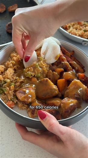 Bethany Dobson | Online Coach on Instagram: "Welcome to episode 2 of FRIDAY FAKEAWAYS… this week we have a Chinese munchies box for under 650 calories and 50g protein 🥡🤯 🙋🏼‍♀️🙋🏼‍♀️ If you want more recipes like this, my recipe ebook has 100s that are tailored FOR fat loss. Comment “BOOK” below and I’ll send you the link (it’s actually LESS than the price of a takeaway 😉) Full recipe (everything is PER person, so multiply it by the amount of servings you want!) ⤵️ For the crispy chicken: -