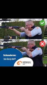 🎯 Fouten bij het schouderen en hoe je het goed doet! 🔫 Veel schutters maken de fout om het geweer niet correct te schouderen, wat de nauwkeurigheid kan beïnvloeden. Een veelgemaakte vergissing is het te ver van de schouder houden of het geweer niet goed tegen je wang leggen. Dit kan leiden tot een inconsistente houding en een minder stabiel schot. De juiste manier van schouderen is eenvoudig: leg je wang stevig op het geweer, zodat je het vizier goed kunt afstellen en het geweer stabiel in je 