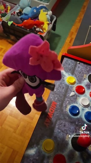 Vibrant is annoyed by a Bird #shorts #splatoon #plushies