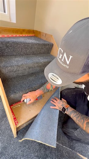 How To Install Carpet On Curve Bottom Step #reel #asmr #howto | The Home Improvements Channel Uk