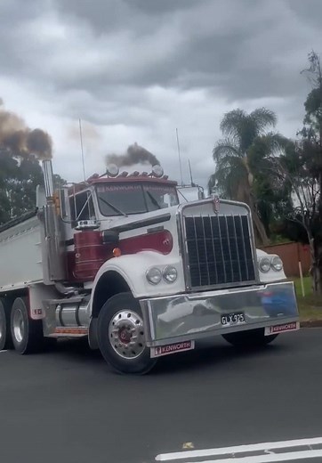 Driving a Kenworth W925 Truck Around Town