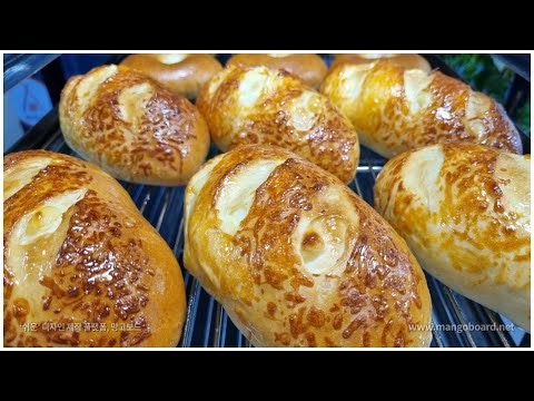 부드럽고 촉촉한 치즈빵과 단팥빵 Soft and moist cheese bread and red bean bread