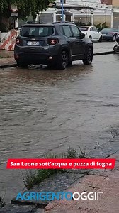 🌧️ Agrigento, la prima pioggia e il lungomare di San Leone si trasforma in un fiume Basta il primo acquazzone per mandare in tilt le strade di San Leone, il lido di Agrigento. Questa mattina, dopo pochi minuti di pioggia intensa, il lungomare si è completamente allagato, rendendo difficoltoso il transito delle auto e dei mezzi. Un problema che si ripresenta puntualmente ad ogni ondata di maltempo e che evidenzia la fragilità del sistema di deflusso delle acque piovane in città. Residenti e comm
