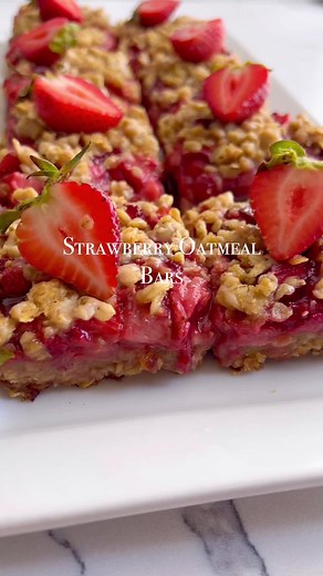Healthy Strawberry Oatmeal Bars Recipe