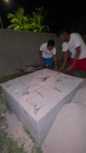 Dîner du nouvel an 🎊 La commune a organisé un hima'a pour la population à l'occasion du nouvel an. Au menu nous avions : ➡️ Po'e banane 🍌/ potiron 🧅 ➡️ Crabe au lait de coco 🦀 ➡️ Pahua au lait de coco 🥟 ➡️ Pu'a hamo (hima'a) 🐖 ➡️ Poulet fafa ➡️ Poisson au lait de coco 🐟 ➡️ Havari cochon (hima'a) ➡️ Poulet au hima'a ➡️ Faraoa mamahu 🥖 Un grand merci à toute l'équipe qui a bossé sans compter son temps, maururu ❤️. Bonne année 2026 🥳 #pukapuka2026 #happynewyear #ahimaapukapuka