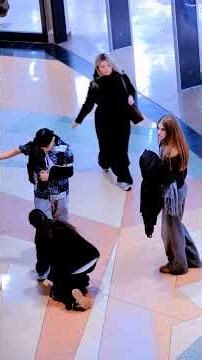 If someone has a broken hand, will people help them?#love #foryou#cute#reels#tiktok#god#short