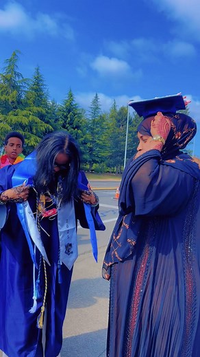 What to Wear to Your Daughter's Graduation Ceremony