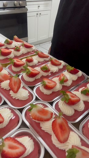 These Guava Mini Cakes make a great addition to any party or simply just because. Kristen Odette, thank you for the love and support. Enjoy and have a great time in Las Vegas! Cakes by Anthony #chamorrocakeartist #guavacake #minicakes #guava #lasvegas #customcakes #fblifestyle | Anthony Reyes