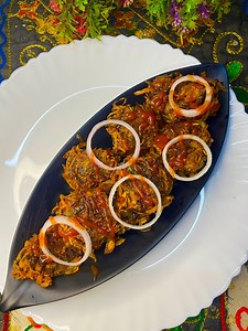 29K views · 1K reactions | Easy Onion Pakoda পেঁয়াজ আর লাল শাক দিয়ে মজাদার ঝটপট পাকোড়া  #onionpakoda #recipe | FoodTravel | Facebook