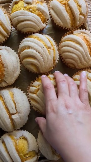 Delicious Pumpkin Concha Muffins Recipe