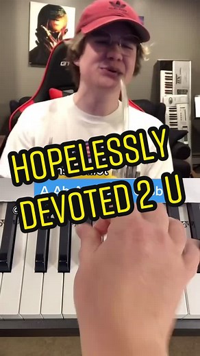 Hopelessly Devoted To You Piano Tutorial