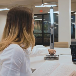 Qiワイヤレス充電にも対応！　充電ドック一体型LEDランプ「LumiCharge II」 - bouncy / バウンシー