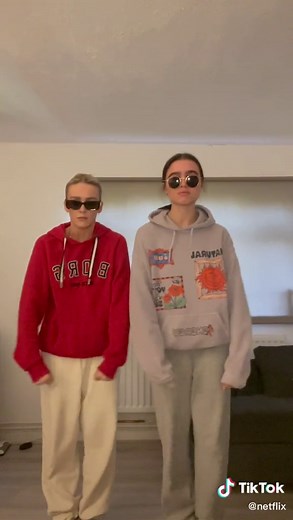 new #StrangerThings dance challenge just dropped!! courtesy of @brookieandjessie