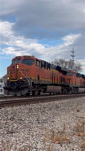 BNSF 7147 leads 70mph in Mazon IL #railroad #railfan #railway #train #railways #railfanning