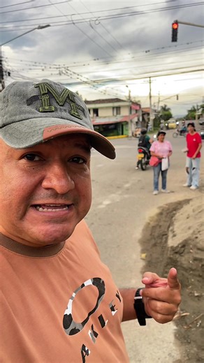 Madre e hija trabajan, hijo inactivo