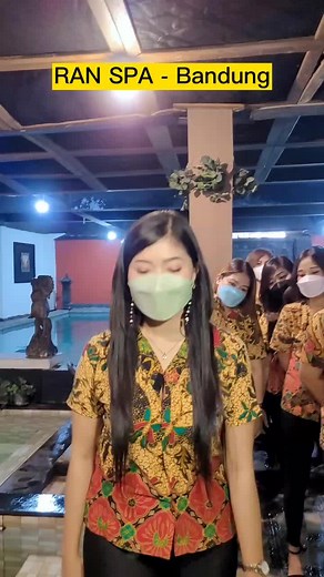 Ternyata di Bandung ada spa yang harganya cuma 135 ribu, udah termasuk pijat profesional, sauna, kolam air panas dan kolam renang Tempatnya nyaman dan sangat menjaga privasi Dateng langsung ke Ran spa, Jalan Otista nomor 590b kota bandung, lokasi persis di seberang taman tegalega Kamu bisa langsung booking ke nomor Whatsapp 0812-2374-6078 Ayo ke Ran spa, supaya besok semangat beraktifitas lagi :)