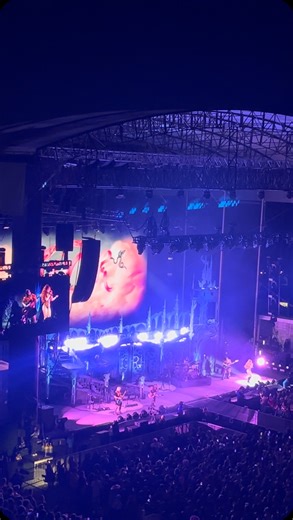 One of our favorite memories of 2025 was getting to see @chappellroan with our residents 🥹💖 For some of our residents this was their first concert! People dressed up, sang along, and had the best time. It was so special to be able to share that experience with them 💕 Feeling grateful for @chappellroan & her team for making that a reality! | Trinity Place Shelter