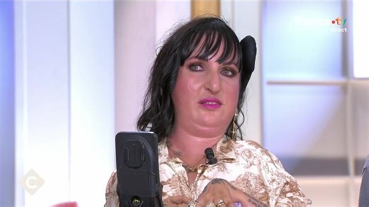 Lucie Carrasco fait un beau message à Pierre Lescure dans C à vous