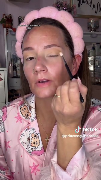 Hooded Eye Friendly Holiday Gold Glitter Eyeshadow