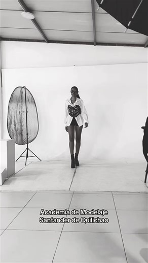 ✨ ¿Siempre has querido ser modelo… pero no sabes por dónde empezar? En Évoke Academy te formamos desde cero para que desarrolles tu seguridad, actitud y proyección en pasarela, fotografía y redes. 🚶‍♀️📸 Aquí no solo aprendes a modelar… ✨ aprendes a destacar. 📍 Carrera 11 #1-08 📲 323 491 0296 🔥 Inscripciones abiertas Este puede ser tu momento… ¿lo vas a dejar pasar? #EvokeAcademy #Modelaje #Pasarela #Casting