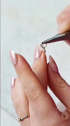 DIY - Opening and closing a jump ring