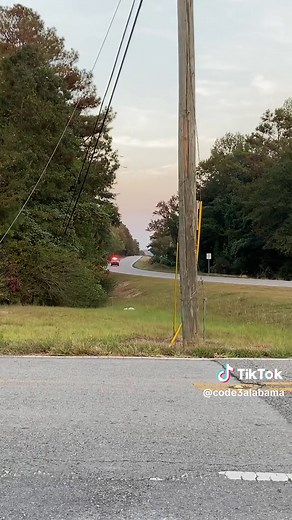 Hamilton Fire Engine 1 and Brush 1 Responding to an Unknown Roadside Fire #fyp #code3 #firstresponders #emergencyresponse #firetok #firefightertiktok #firebuff #firedepartment #qsiren #qsirenscreaming