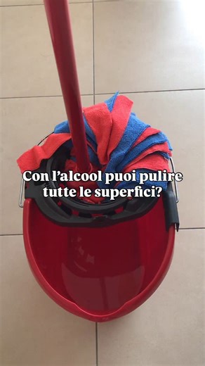 athena_perla_pro on Instagram: "Se utilizzi L’alcool denaturato per le pulizie di casa devi sapere che non puoi usarlo su tutte le superfici! 👉Evita tutte le superfici delicate come: Legno, pietra lucida, materiali verniciati, cerati e plastici. Inoltre la sua azione disinfettante è praticamente nulla sulle superfici porose e su quelle non precedentemente pulite e sgrassate. Seguimi per altri consigli 😊 #consigli #consigliutili #curiosità #consiglipulizie #consigliperlacasa #tips #puliziedicas