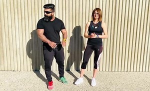 https://youtu.be/77mLXbW3hEI 👆👆👆 ਭੈਂਣਾ ਵਾਸਤੇ 30 min hi intensity home workout 🏋️‍♀️ Repeat it 5times and get the sweat 😓 Regards, Kahma | Kamaldip Kahma