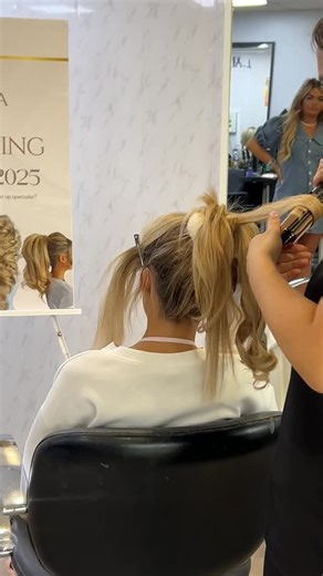 ✨ Live Hair-Up Demo – Hairstyling Masterclass ✨ There’s no time to wait around — the best investment you can make is in yourself and your skills. 💇‍♀️ Take the leap and step away from the 9–5 routine. Build a career doing something you love — creating beautiful styles that make clients feel incredible. During my hairstyling masterclass, I’ll take you through a live hair-up demonstration, sharing the professional techniques, tools, and insider tips I use to create my signature looks. You’ll lear