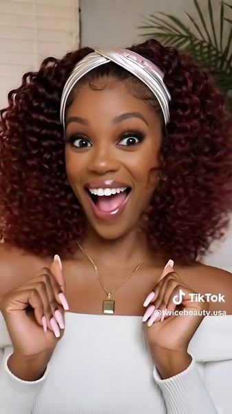 Stop scrolling! ✋ This 12-inch kinky curly is giving natural hair goals. So soft, so easy, and the headband options? Unlimited!#wig #headbandwig #gluelesswig #blackgirlmagic #SummerVibes
