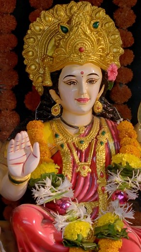 Celebrating “Mothers Day” with this beautiful track “Jag Janani Meri Maa” sung by @arunitakanjilal This sing is an ode to all mothers who strive hard to make this world a better place for us to live in it on the social day of Mother’s Day. Music by @shreyaspuranikofficial and lyrics by @thesaaveriverma. #MothersDay #JagJananiMeriMaa #TimesMusicSpiritual #NewSong #Music #MothersDaySong | Times Music Spiritual