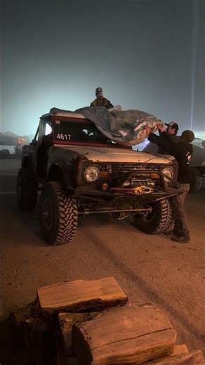 Tucking in the Oscar Machine #earlybronco #kingofthehammers