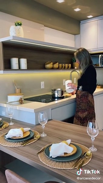 Exemplo de cozinha compacta, deixamos tudo a mão para facilitar na hora de cozinhar ❤️ #arcanedecor #arquiteturadeinteriores #decor #kitchen #kitnet