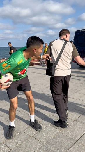 2.5M views · 23K reactions | HOW BRAZILIAN’s STEAL藍亮 #xntonio #funny #brasil #brazil #football #futebol #soccer #skills #futbol | Xntonio | Facebook
