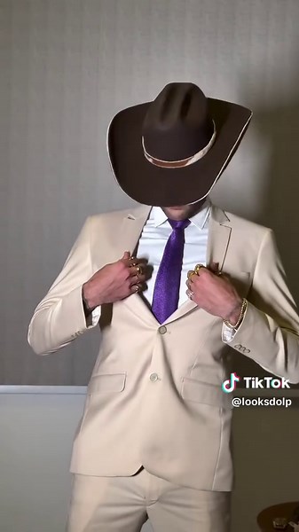 Luan de terno 😮‍💨💜 @LP 🎙 #luanpereira #luanpereiracantor #look #trends #musica