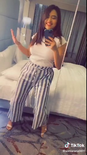 Selfie Tips for Stunning Bedroom Shots