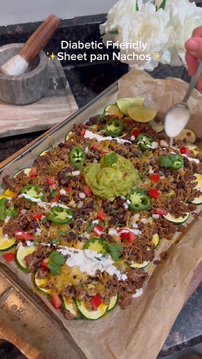 Diabetic-Friendly Low-Carb SHEET PAN NACHOS! Crispy zucchini “chips,” lean seasoned beef, melted cheese, and all your fave toppings… the easiest healthy nachos ever! 🙌🔥 Perfect for weeknights, meal prep, or when you want comfort food without the carb crash. 💚 🛒 Ingredients \t•\t🥩 1 lb 93% lean ground beef \t•\t🧄 1 tsp garlic powder \t•\t🧅 1 tsp onion powder \t•\t🌶️ 1 tsp paprika \t•\t🐔 1 tsp chicken bouillon \t•\t🧂 1/2 tsp salt \t•\t⚫️ 1/2 tsp black pepper \t•\t🥒 3 large zucchini, sli