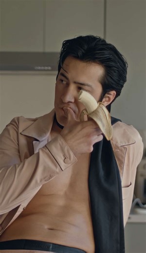 This is your 5 a day reminder! #hudsonwilliams behind the scenes of our Spring 26 cover shoot🍌